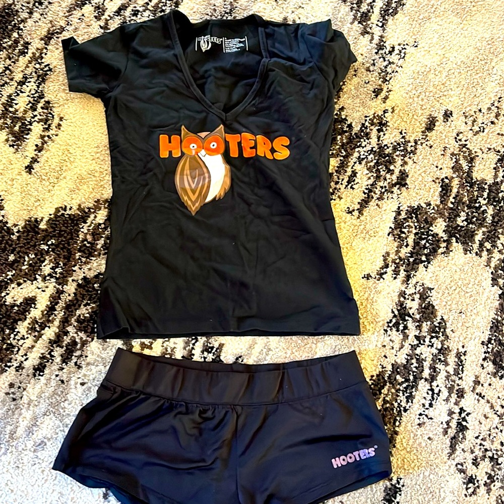 HOOTERS SHIRT AND SHORTS. Shirt size S. Shorts size M